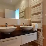 Marina Ile St Martin Joli 4 Pieces Avec Jacuzzi Cap D'agde Daire Agde