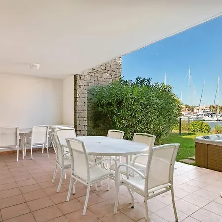 Апартаменти Marina Ile St Martin Joli 4 Pieces Avec Jacuzzi Cap D'agde *