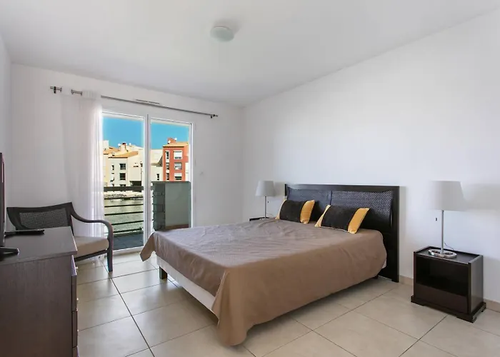 Marina Ile St Martin Joli 4 Pieces Avec Jacuzzi Cap D'agde Agde