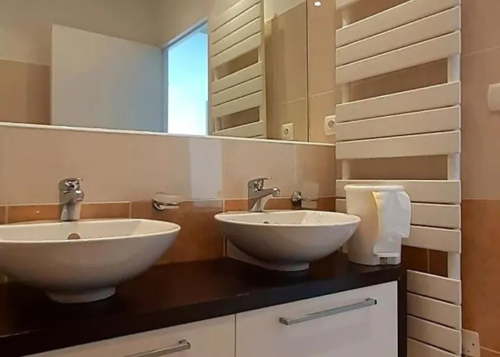 Marina Ile St Martin Joli 4 Pieces Avec Jacuzzi Cap D'agde Apartment Agde