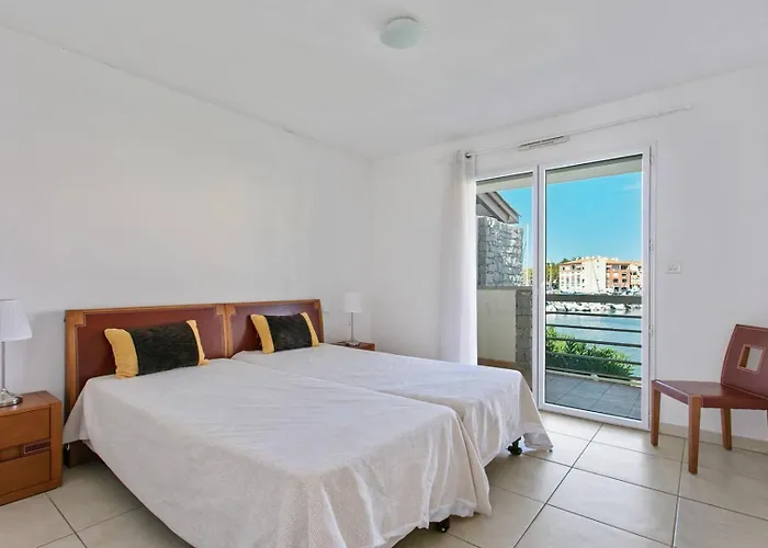 Marina Ile St Martin Joli 4 Pieces Avec Jacuzzi Cap D'agde *