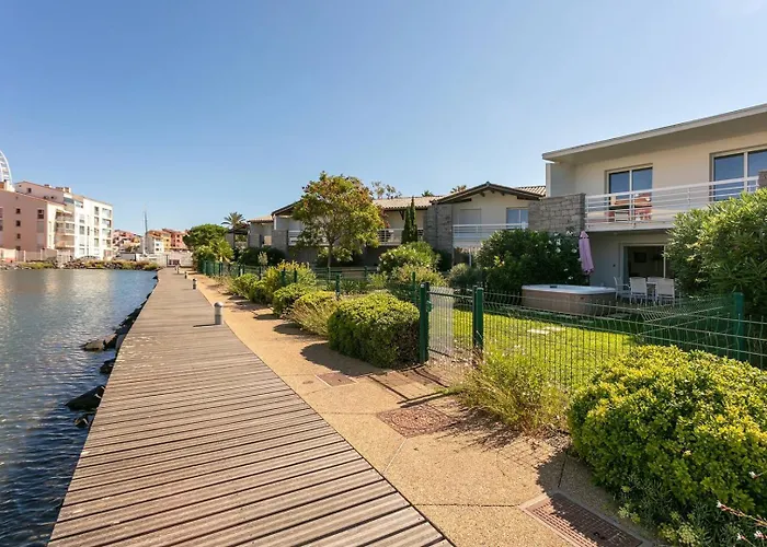 Marina Ile St Martin Joli 4 Pieces Avec Jacuzzi Cap D'agde