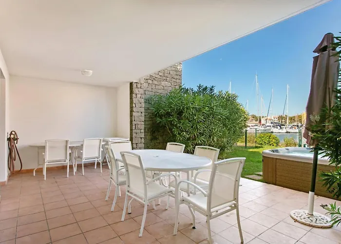 Apartment Marina Ile St Martin Joli 4 Pieces Avec Jacuzzi Cap D'agde *